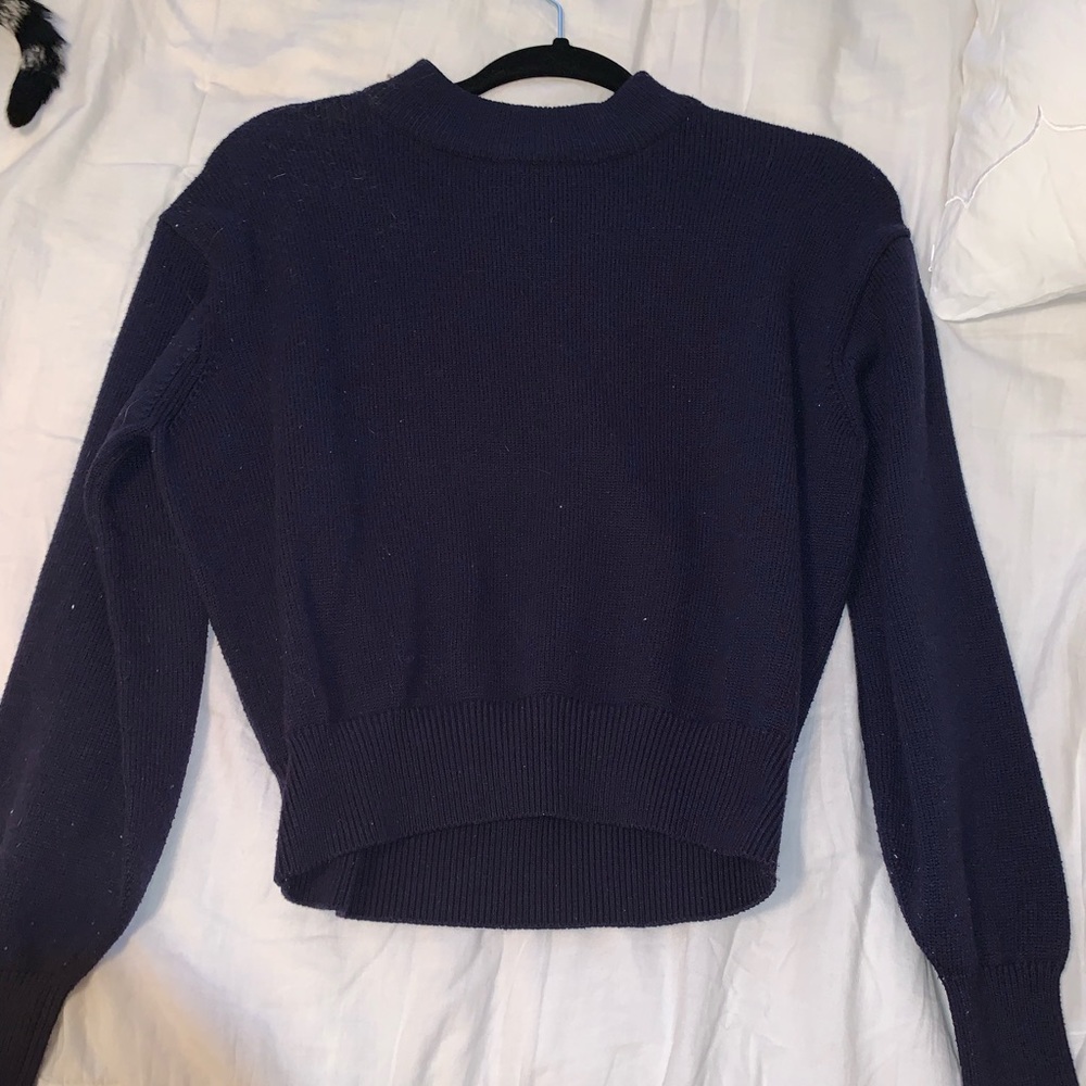 Super cute cropped sweater top